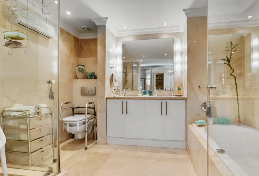 3 Bedroom Property for Sale in Sea Point Western Cape